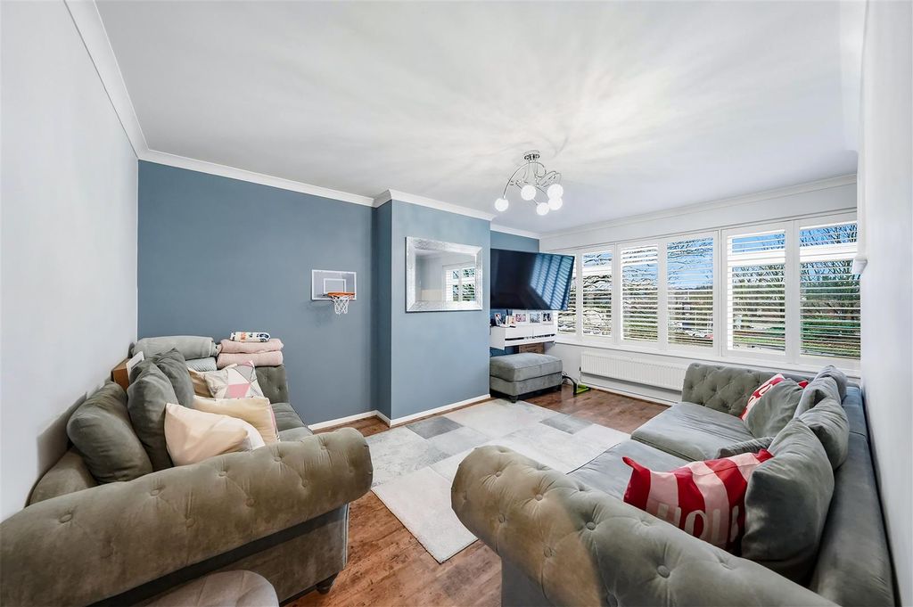 Property photo 2 of 15 Lounge