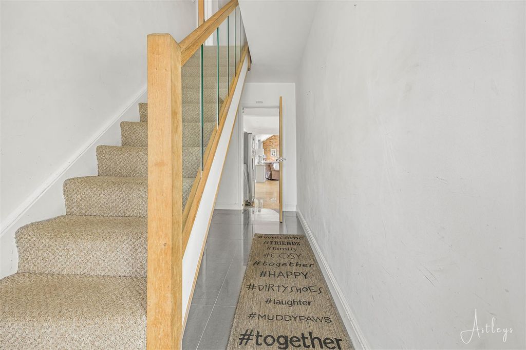 Property photo 2 of 31 Entrance Hallway