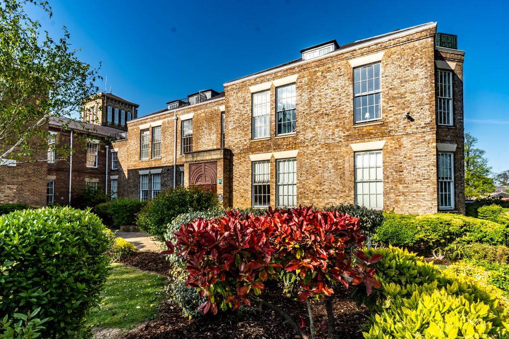 Property photo 1 of 24