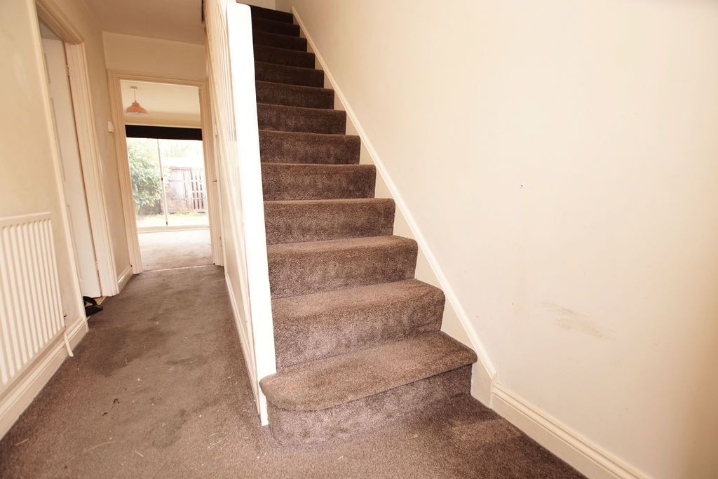 Property photo 2 of 9 Entrance Hall