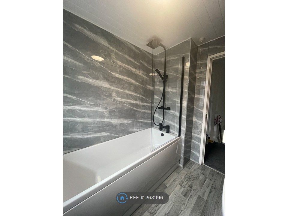 Property photo 2 of 8 Bathroom