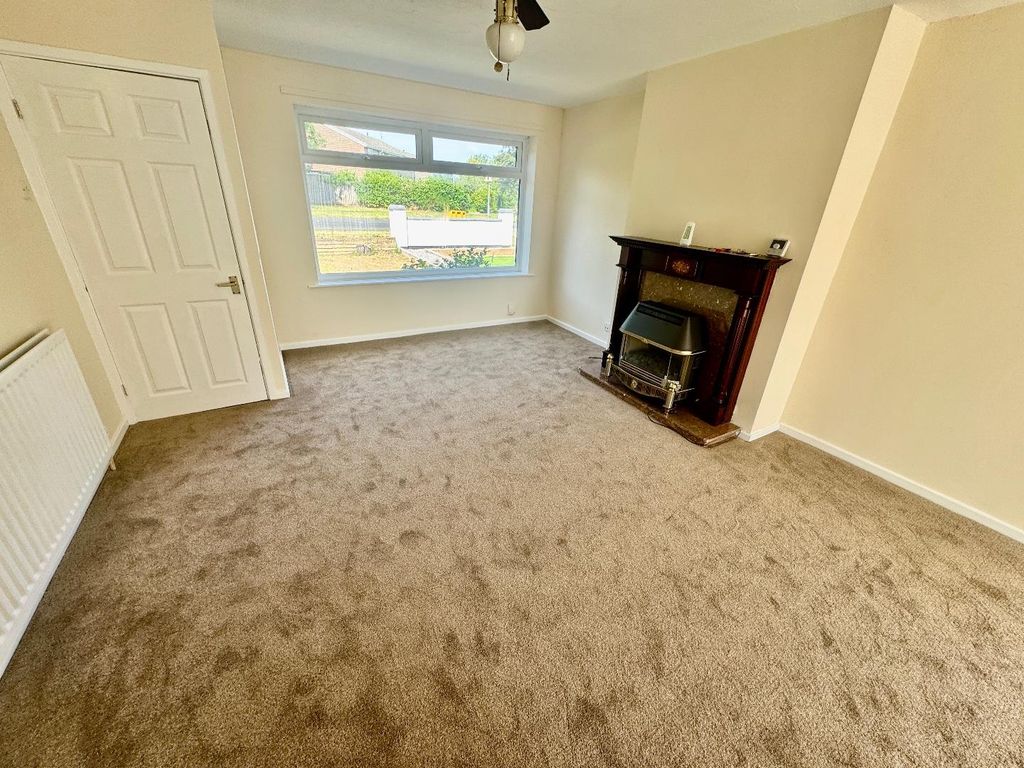 Property photo 2 of 15 Lounge