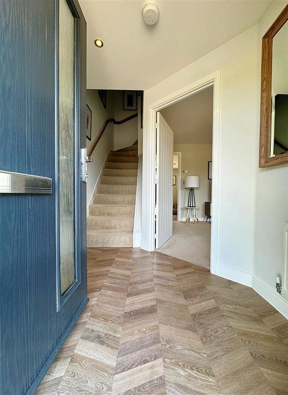 Property photo 3 of 16 Hallway.Jpg