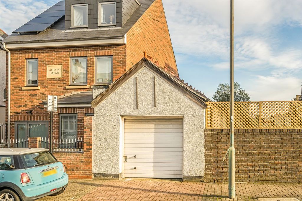 Property photo 1 of 3