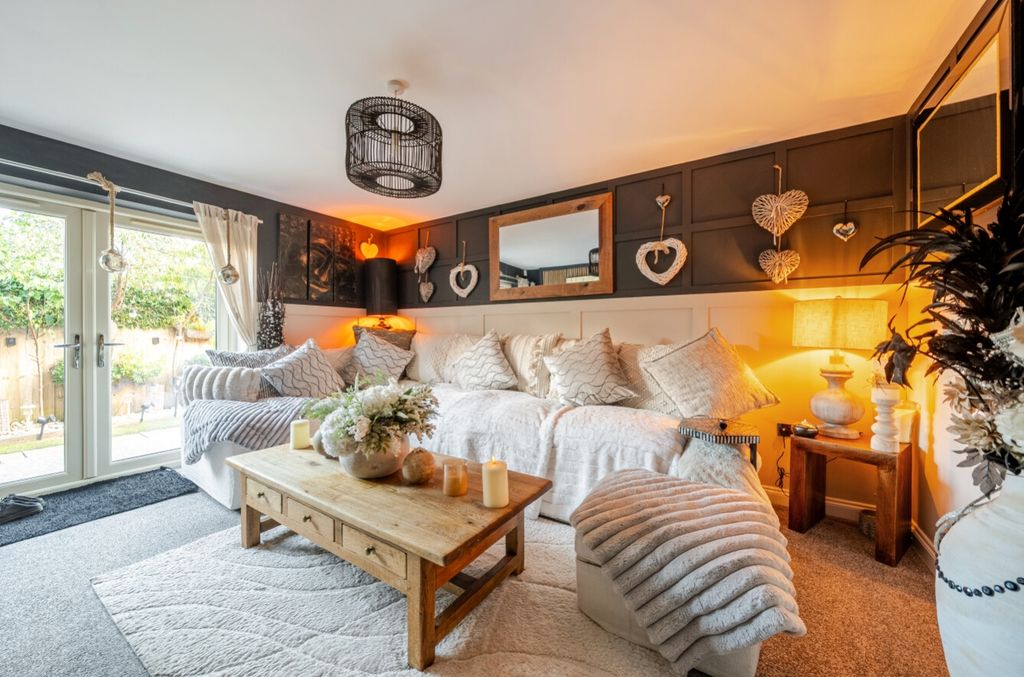 Property photo 2 of 24 1528829-11-1A0F7F36A3Ec8