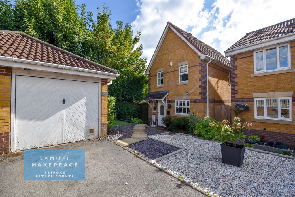 Property photo 1 of 21 Three Bedroom Detached Family Home For Sale With Spacious Rear Garden