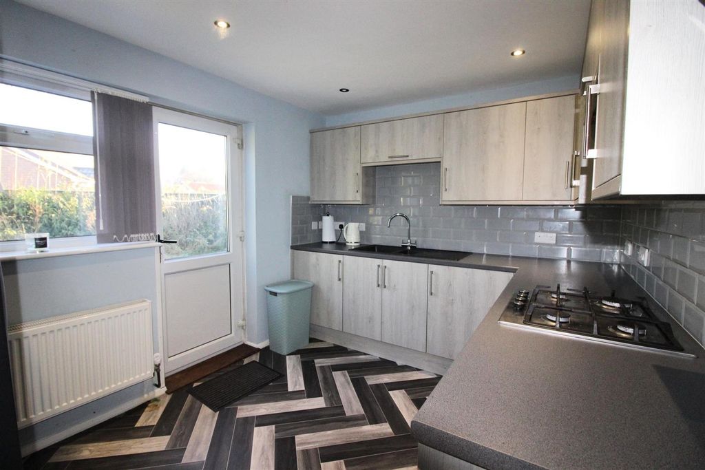 Property photo 2 of 10 Kitchen.Jpg