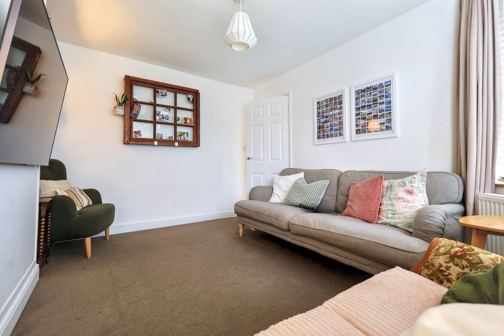 Property photo 3 of 21 Img_2116_1759743669279.Jpeg