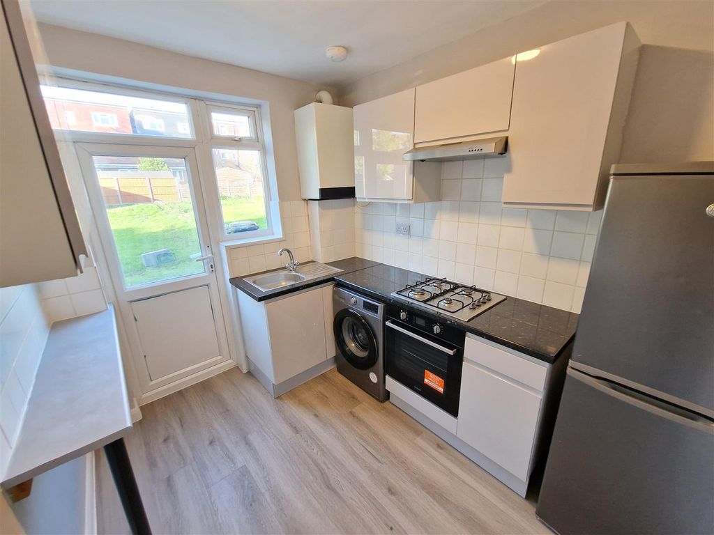 Property photo 2 of 10 1000136734.Jpg