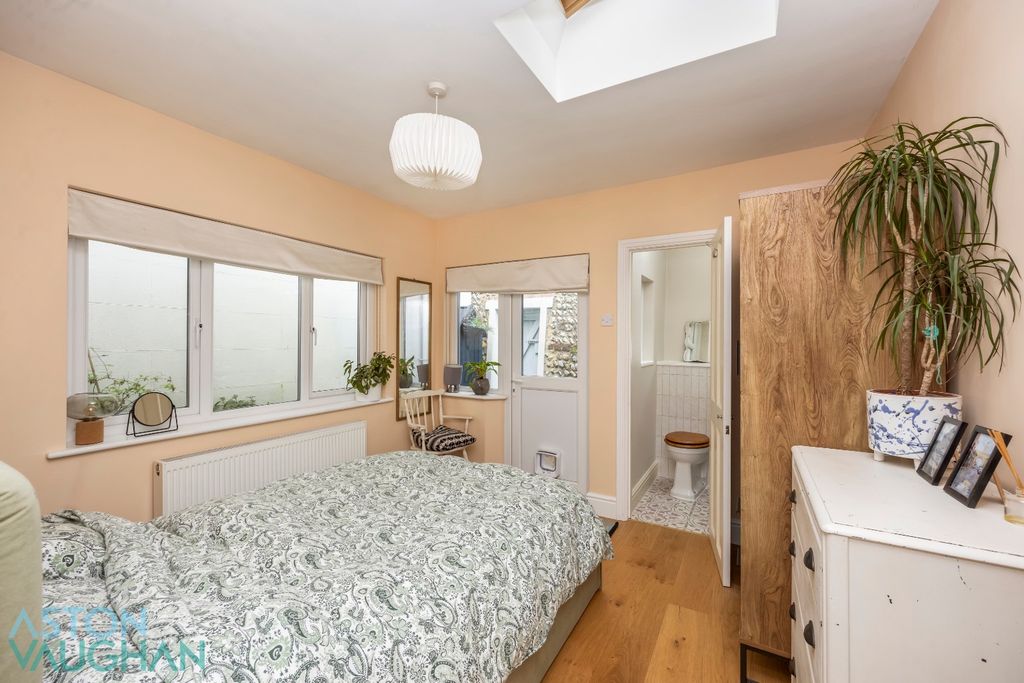Property photo 3 of 10 5065312