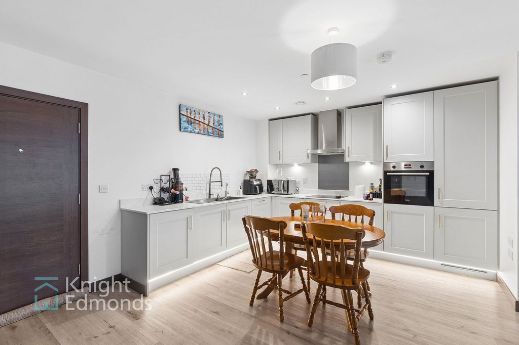 Property photo 2 of 10 Kitchen Dining