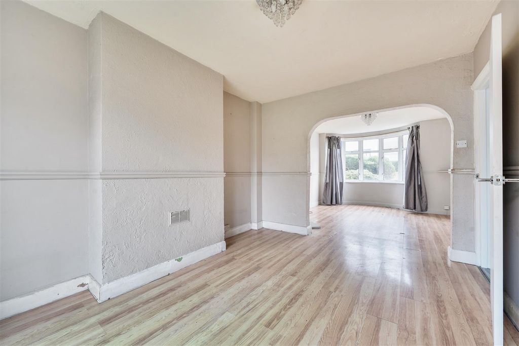 Property photo 3 of 17 Hastings Way - Lounge.Jpg
