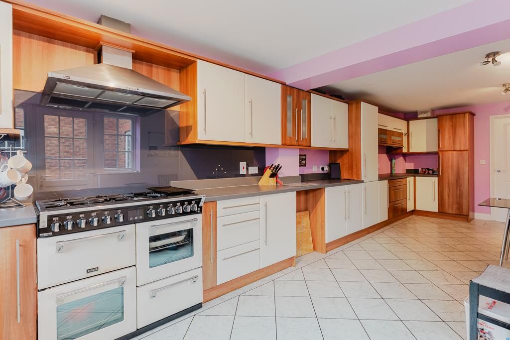Property photo 2 of 34 11 Barley Drive, Burton Latimer--16.Jpg