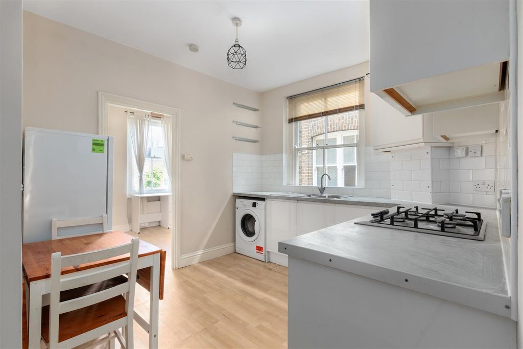 Property photo 3 of 8 Dorset Mansions  Ph6.Jpg