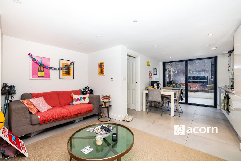 Property photo 2 of 22 8Bb1899d-96Cb-F01...