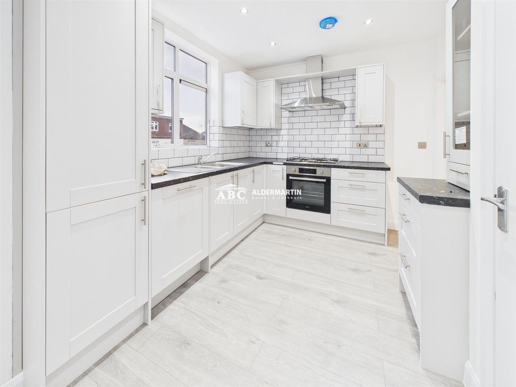 Property photo 1 of 14 Cam03827G0-Pr0125-Still005.Jpg