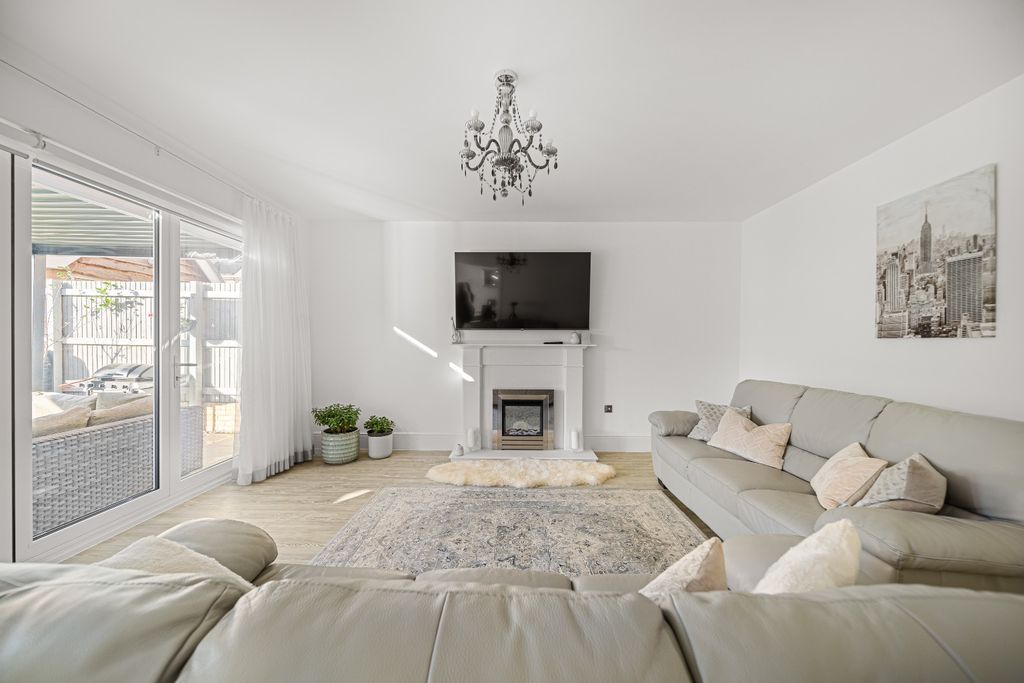 Property photo 3 of 29 5557563