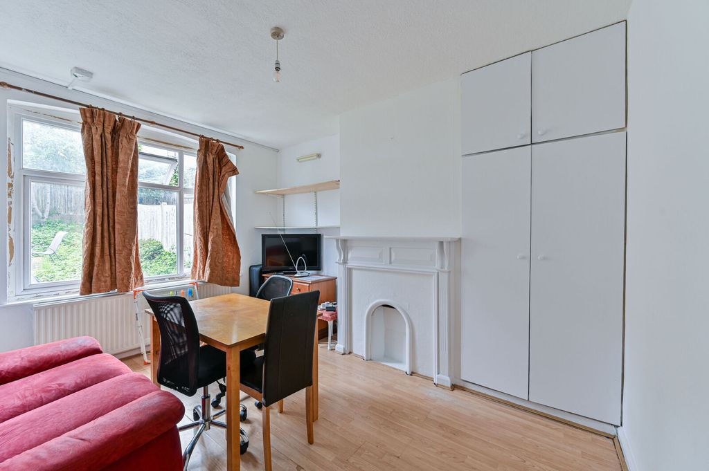 Property photo 2 of 6