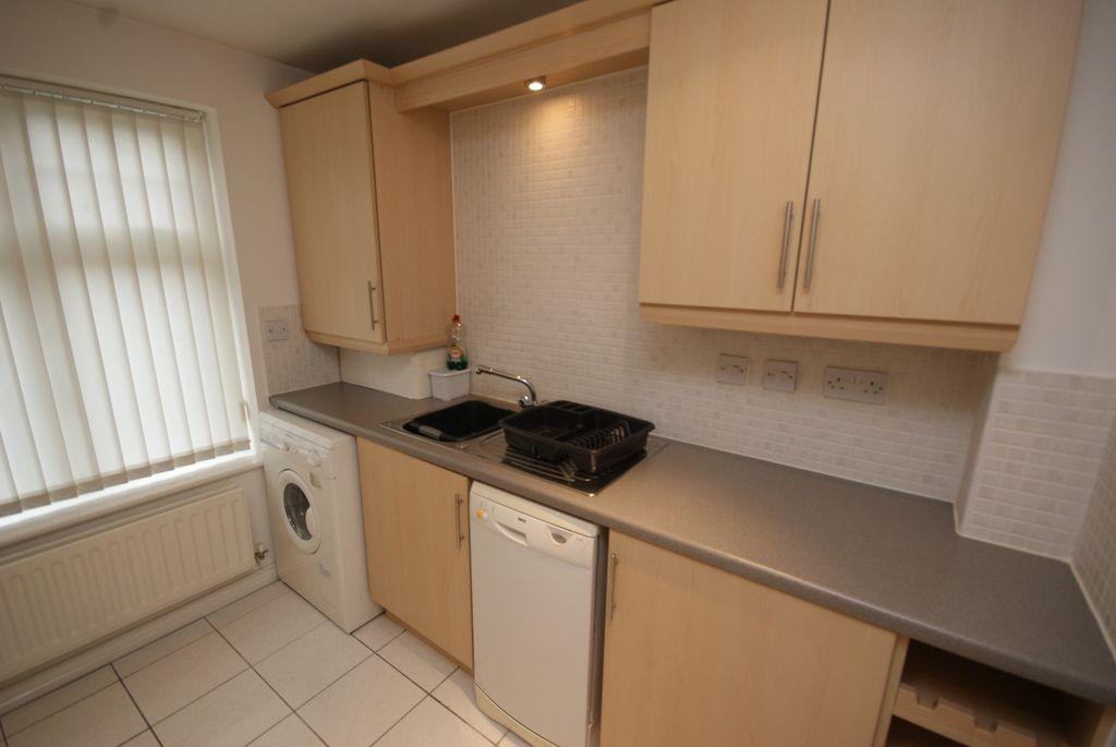 Property photo 2 of 8 Kitchen