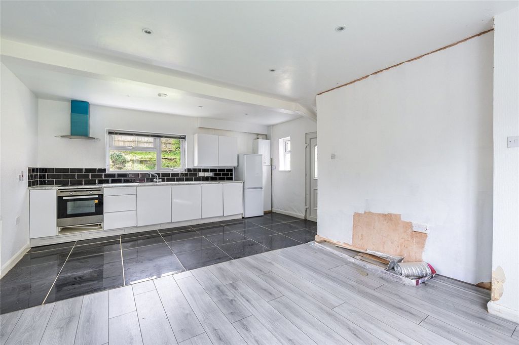 Property photo 2 of 12 Picture No. 13