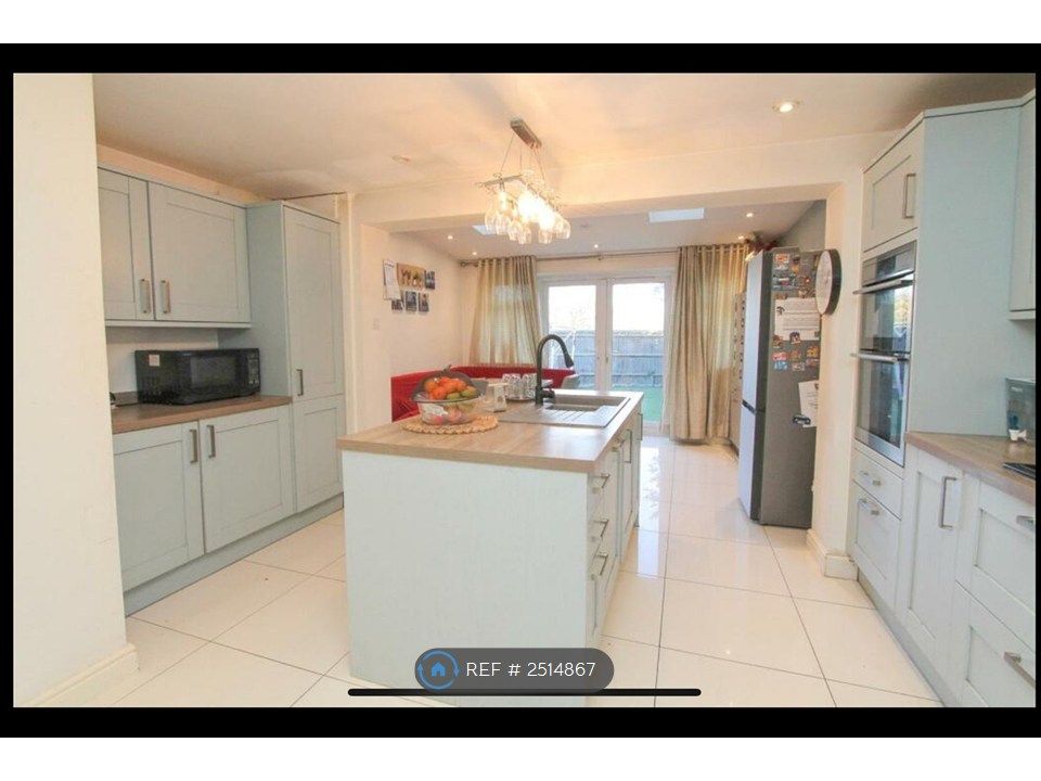 Property photo 3 of 23 Kitchen