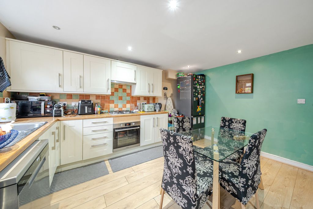Property photo 3 of 17 1534911-8-1A134Bc...