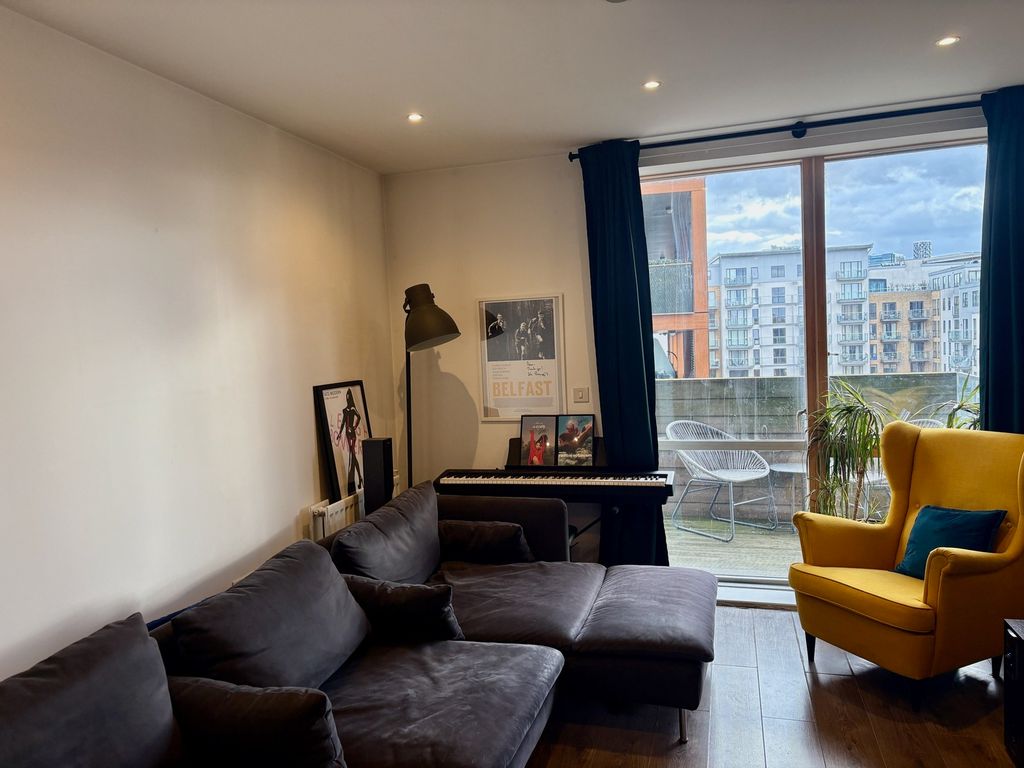 Property photo 2 of 15 Livingroom 3.Jpeg