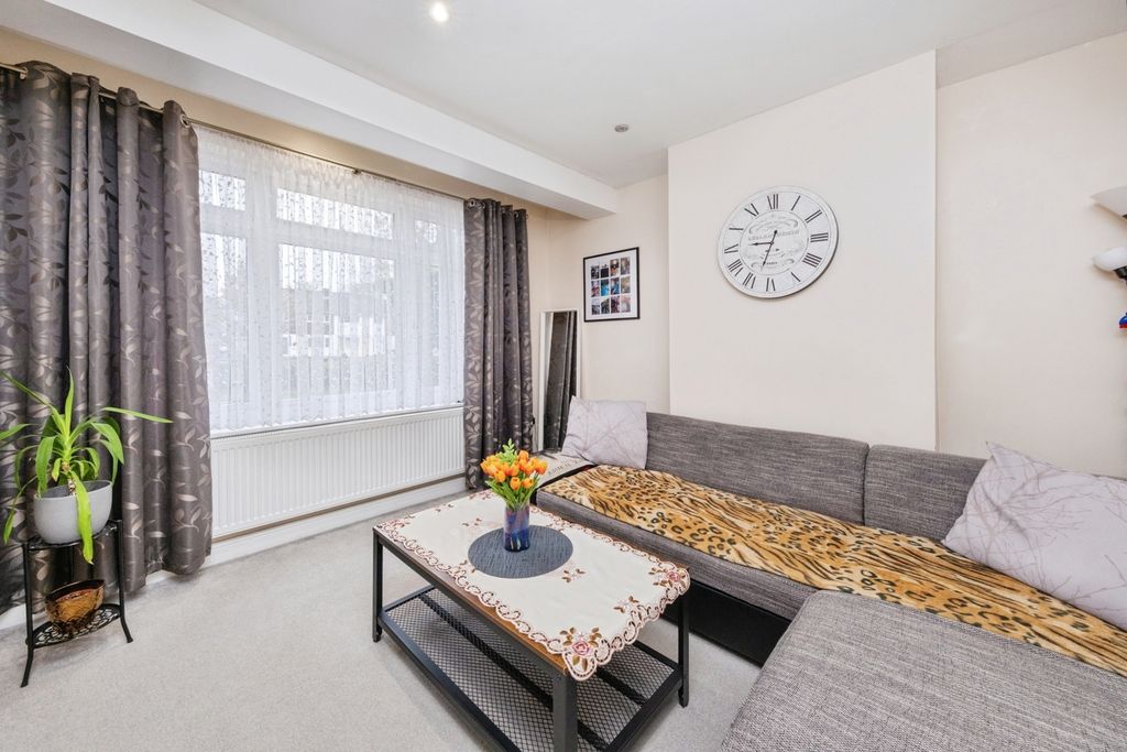 Property photo 2 of 15 Photo