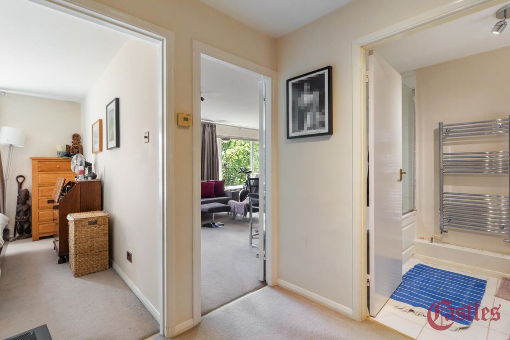 Property photo 2 of 16 Hallway