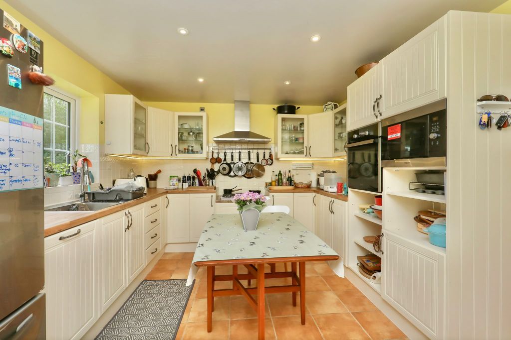 Property photo 2 of 20 House Pics (24)