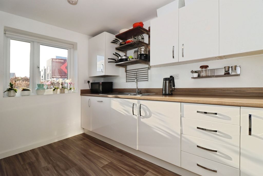 Property photo 3 of 21