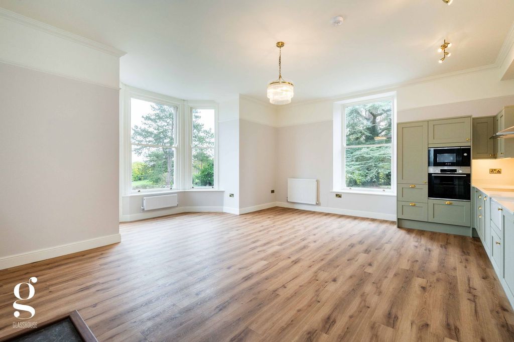 Property photo 2 of 28