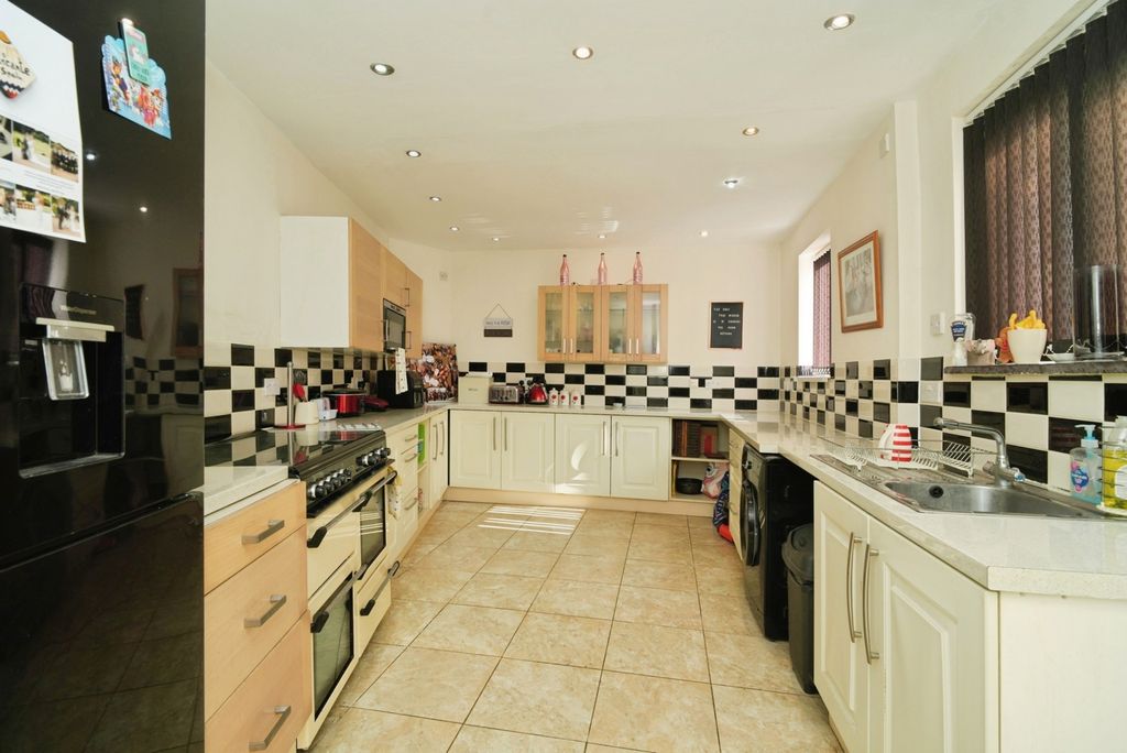 Property photo 3 of 14 Pbox-Img.Jpg
