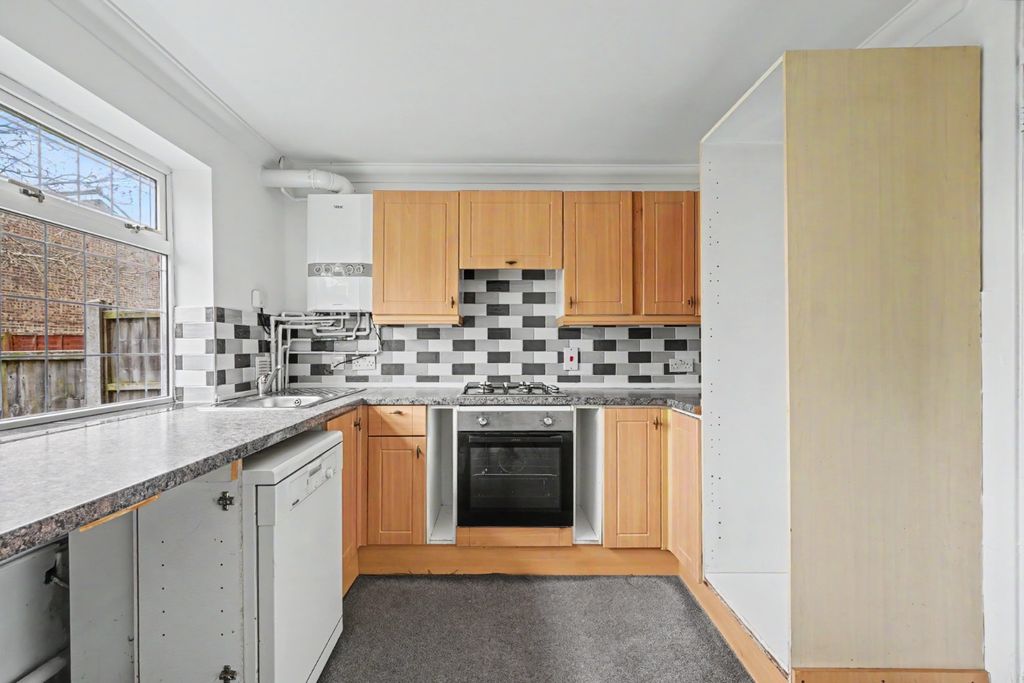 Property photo 3 of 13 4999239