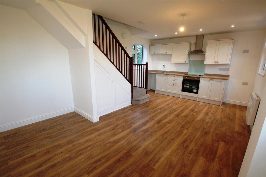 Property photo 3 of 10 Thegranarycrowle,Loungekitchen1.Jpg