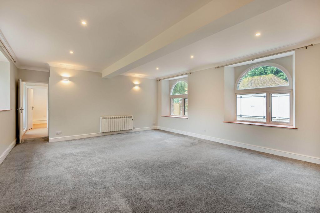 Property photo 3 of 14 Sitting Room