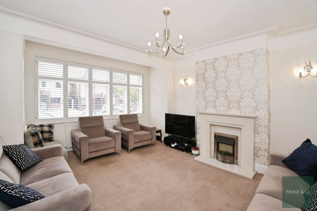 Property photo 2 of 24
