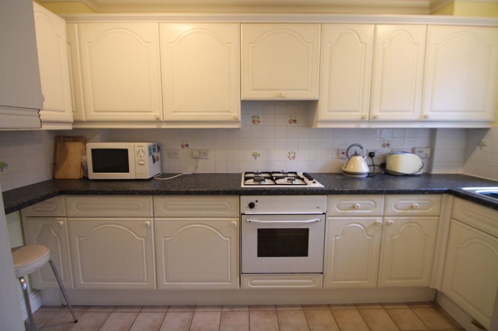 Property photo 2 of 8 Kitchen