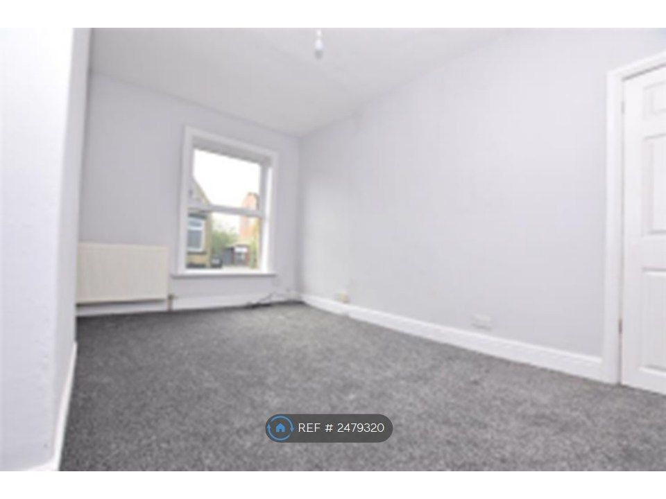 Property photo 3 of 7 Bedroom 1