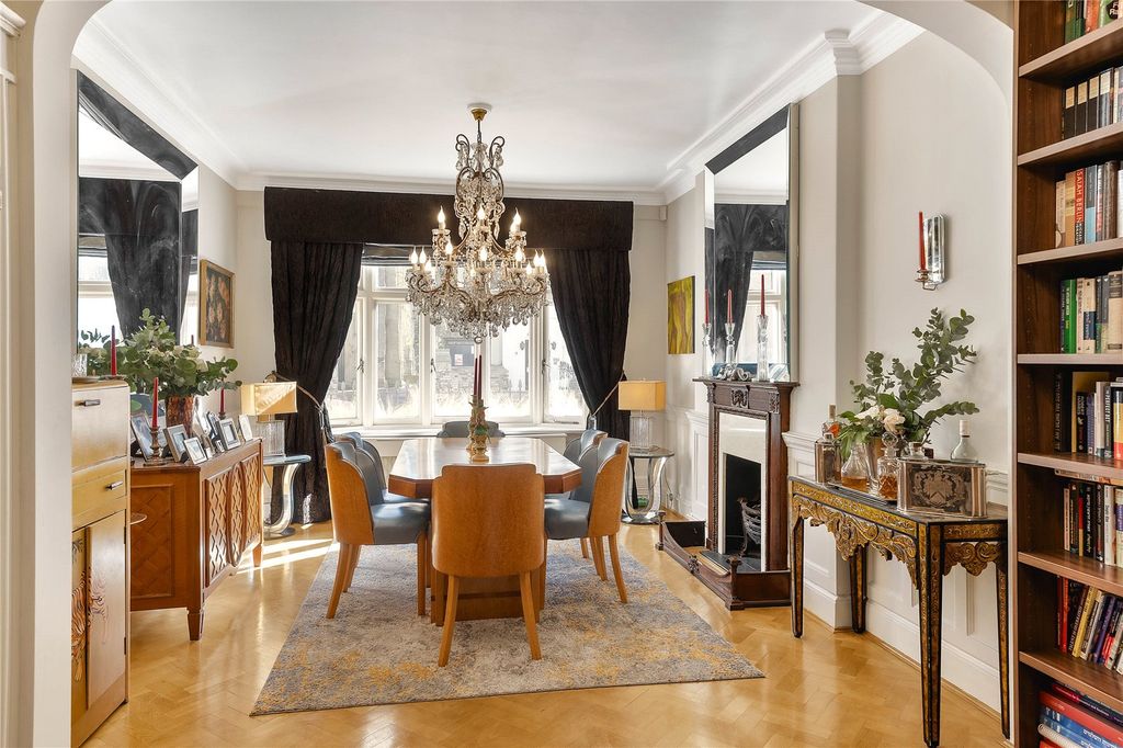 Property photo 3 of 8 Dining Room