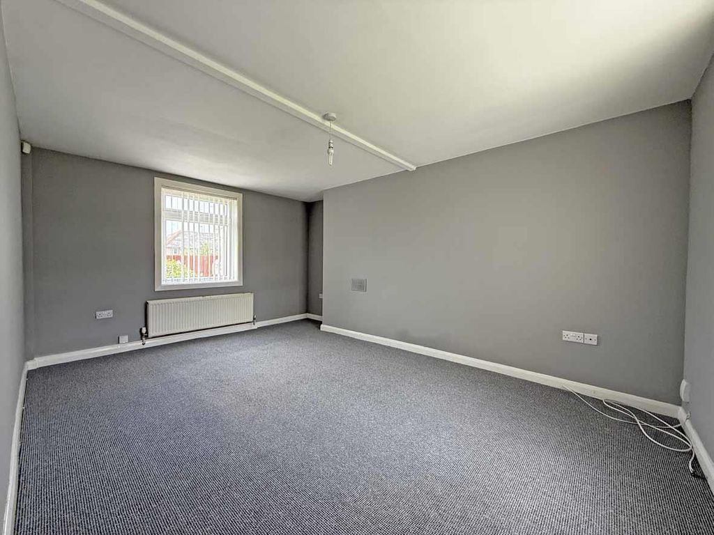 Property photo 3 of 13 Allenby Road 21 - Lounge Front.Jpg