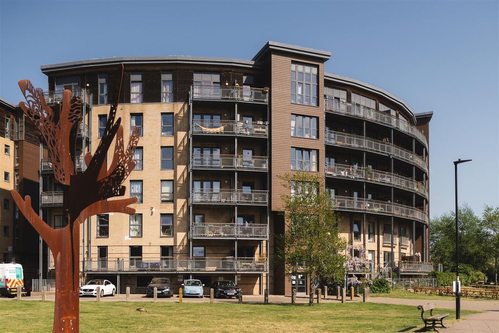 Property photo 1 of 7 Waterfront House-2.Jpg