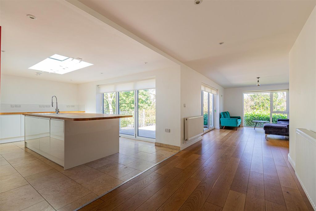 Property photo 3 of 26 Bruton Place 15-13.Jpg