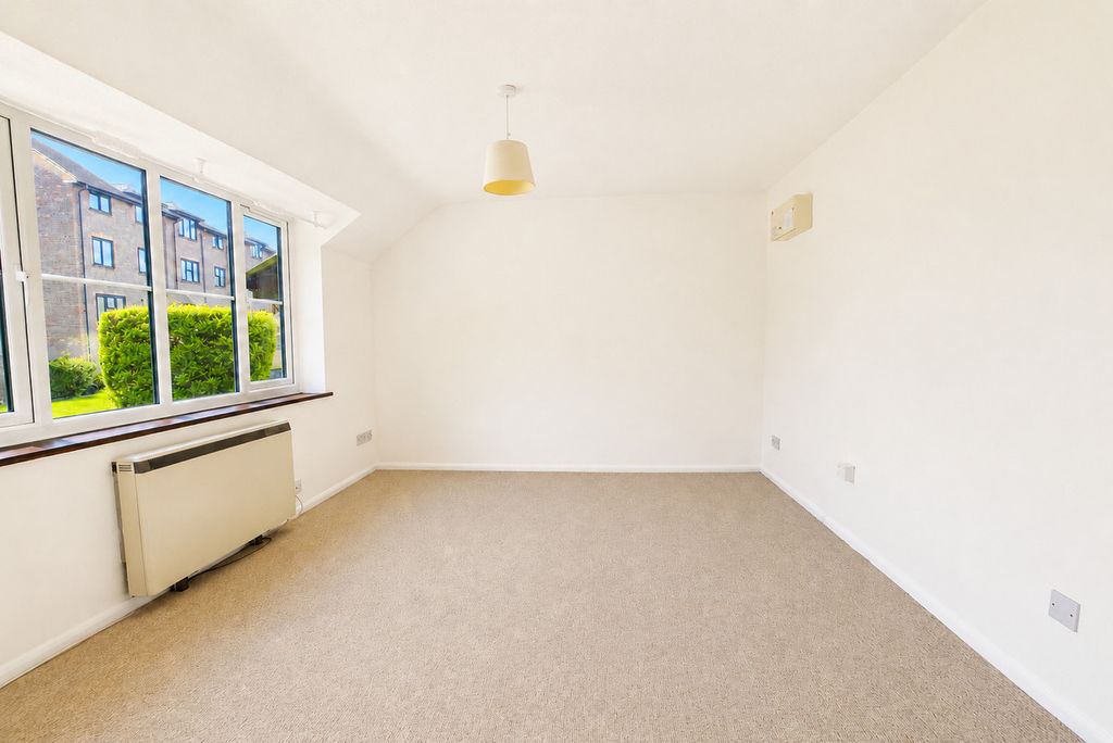Property photo 3 of 4