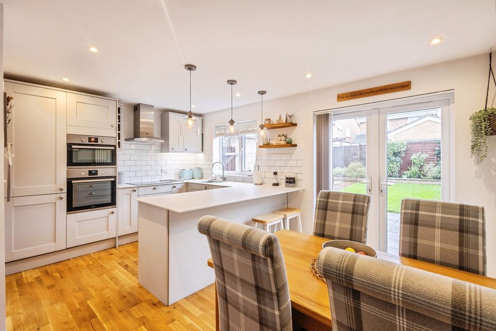 Property photo 2 of 20 Pbox-Img.Jpg