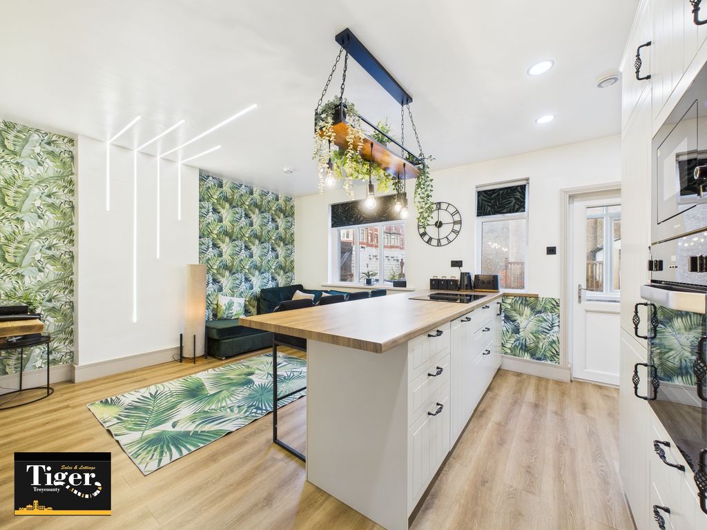 Property photo 1 of 27 Cam03440G0-Pr0460-Still004