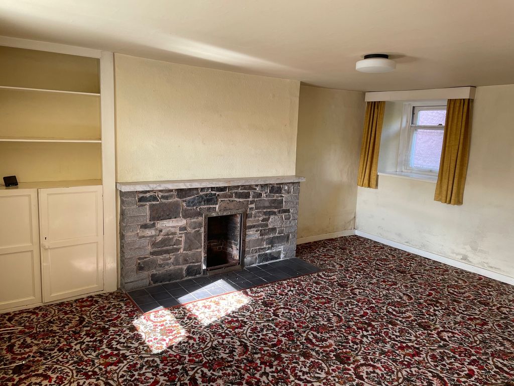 Property photo 2 of 25