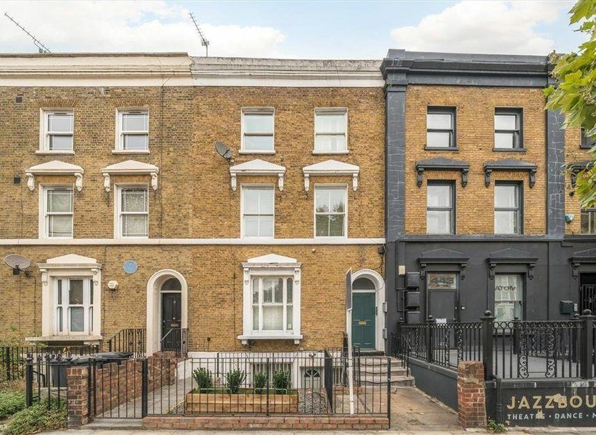 Property photo 1 of 2 Flat To Rent Fenton House, London Se146Bd