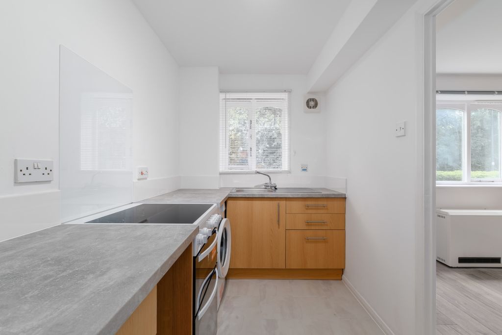 Property photo 3 of 10 Kitchen