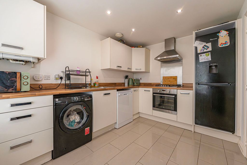 Property photo 2 of 30
